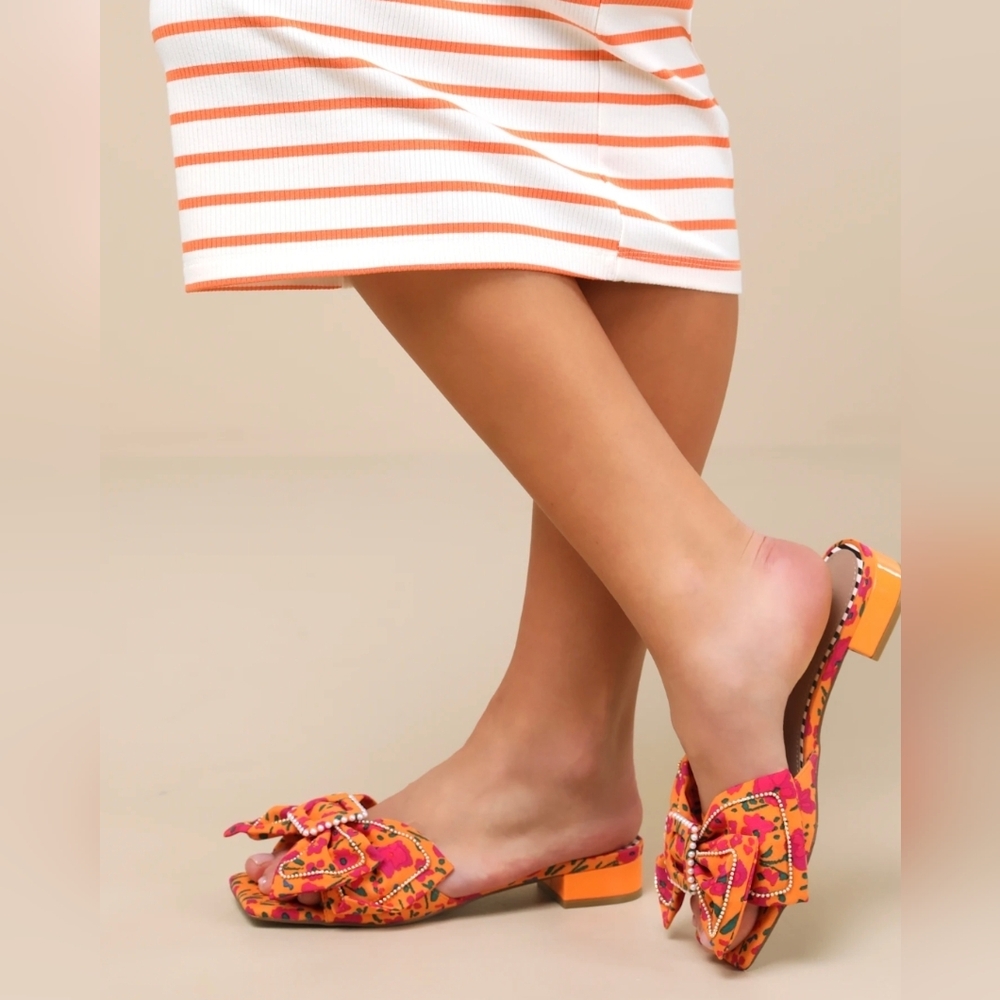 Betsey Johnson Garnet Floral Pearl Bow Slide Sandals 7 Like New! - Picture 2 of 6